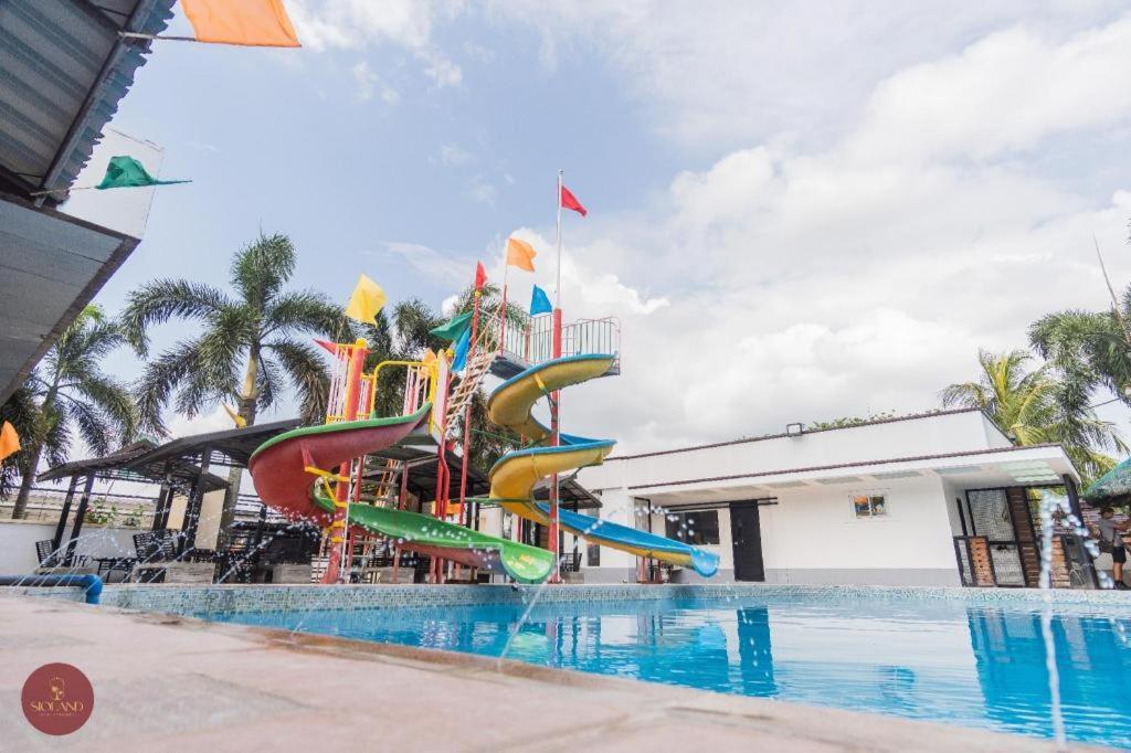 Quezon Premier Hotel - Candelaria Candelaria  Екстериор снимка