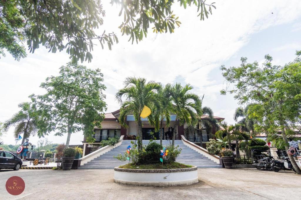 Quezon Premier Hotel - Candelaria Candelaria  Екстериор снимка