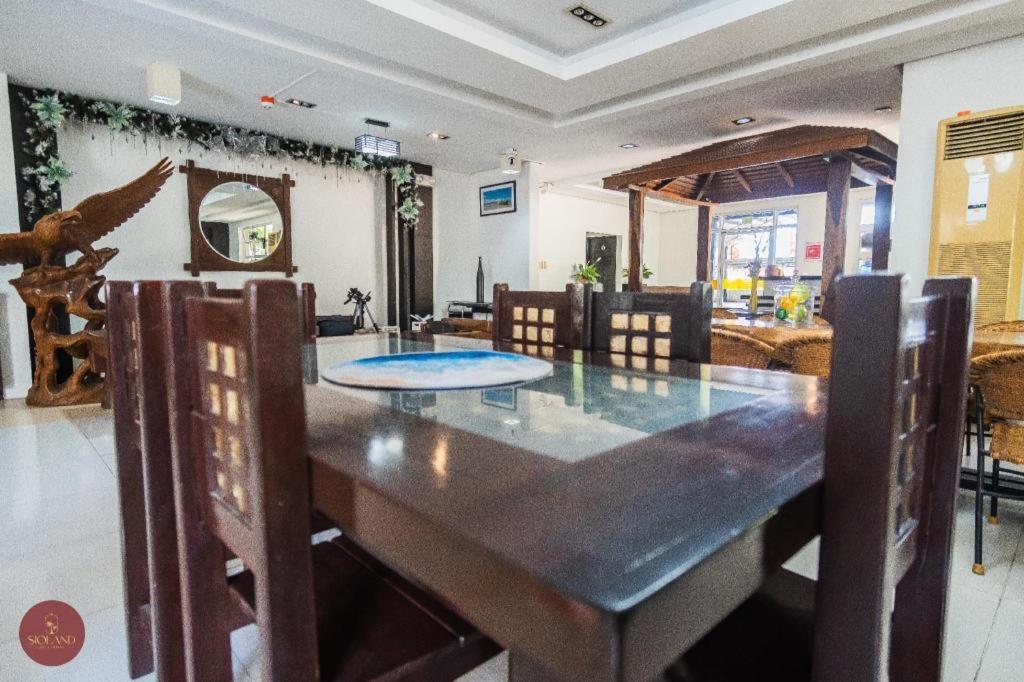 Quezon Premier Hotel - Candelaria Candelaria  Екстериор снимка