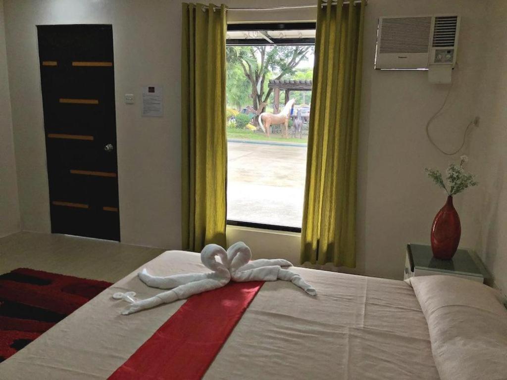 Quezon Premier Hotel - Candelaria Candelaria  Екстериор снимка
