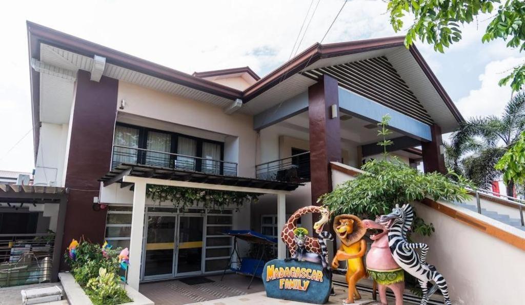 Quezon Premier Hotel - Candelaria Candelaria  Екстериор снимка