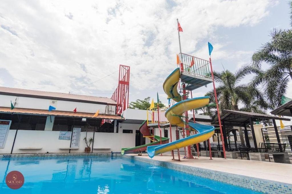 Quezon Premier Hotel - Candelaria Candelaria  Екстериор снимка