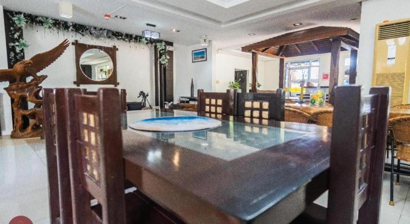 Quezon Premier Hotel - Candelaria Candelaria  Екстериор снимка