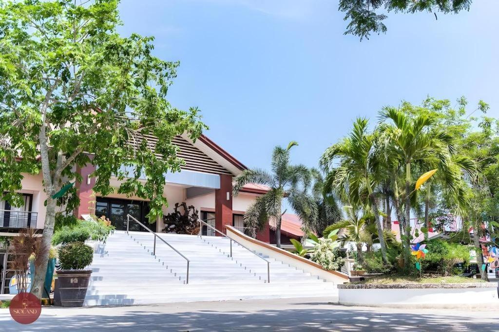 Quezon Premier Hotel - Candelaria Candelaria  Екстериор снимка