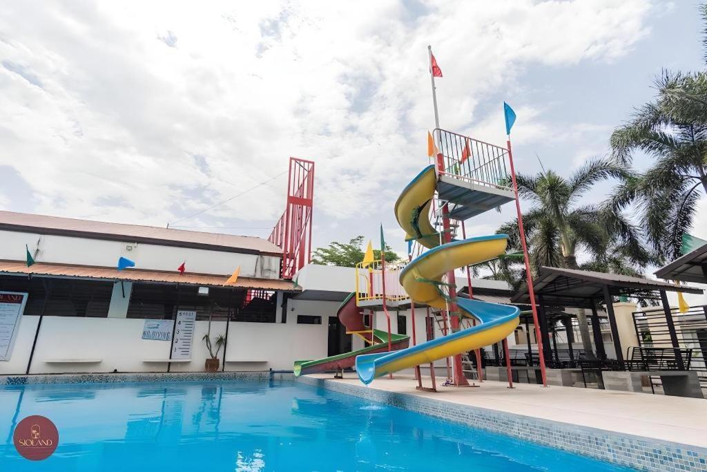 Quezon Premier Hotel - Candelaria Candelaria  Екстериор снимка