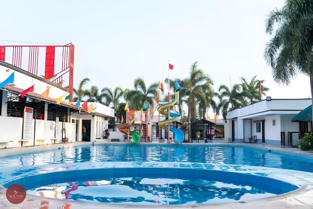 Quezon Premier Hotel - Candelaria Candelaria  Екстериор снимка